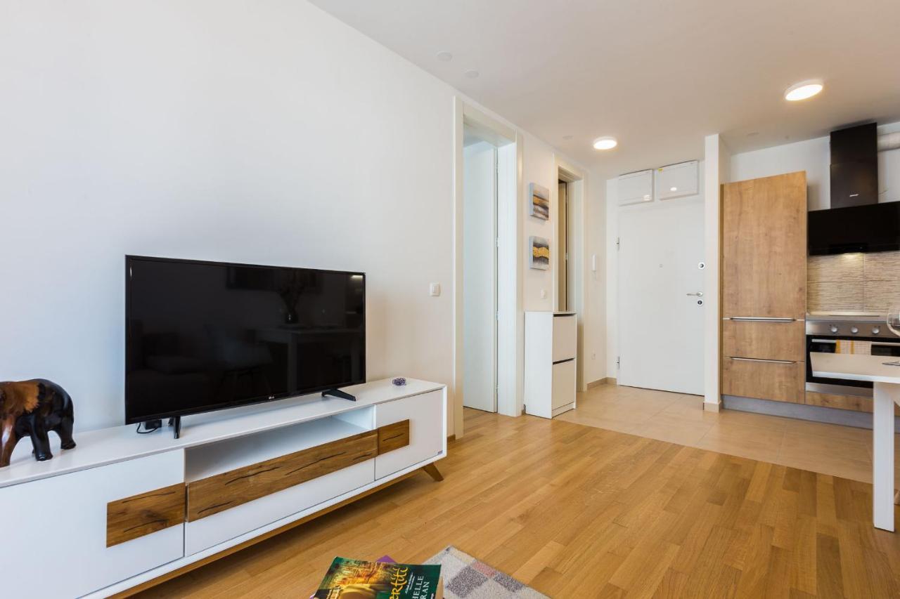 Tanja Modern Apartment With Balcony And Parking Garage Ζαντάρ Εξωτερικό φωτογραφία
