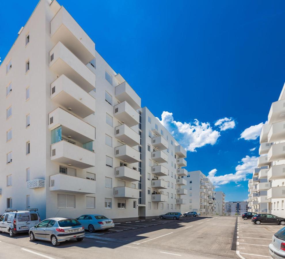 Tanja Modern Apartment With Balcony And Parking Garage Ζαντάρ Εξωτερικό φωτογραφία